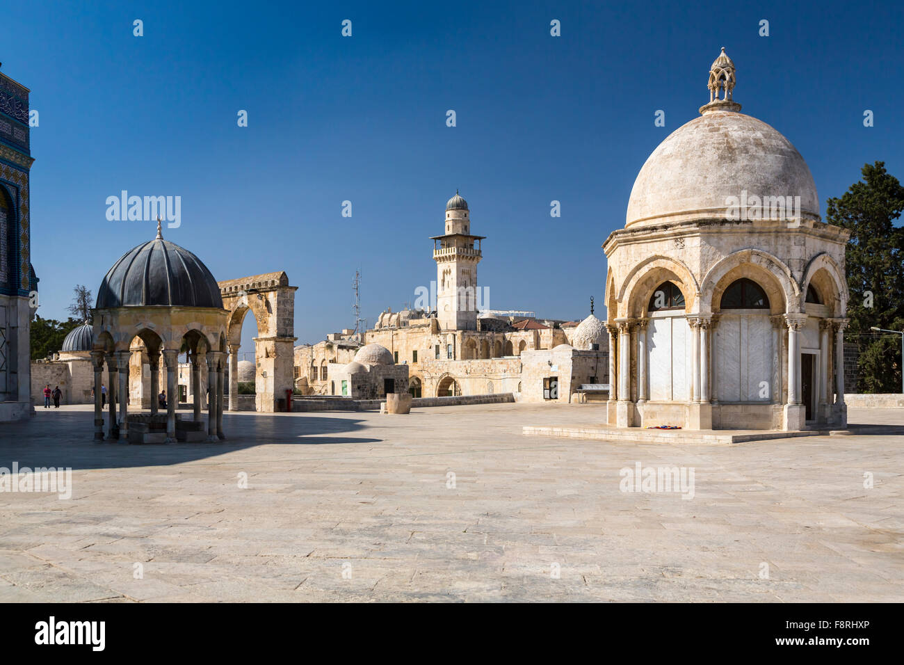 Puertas del templo de jerusalen fotografías e imágenes de alta