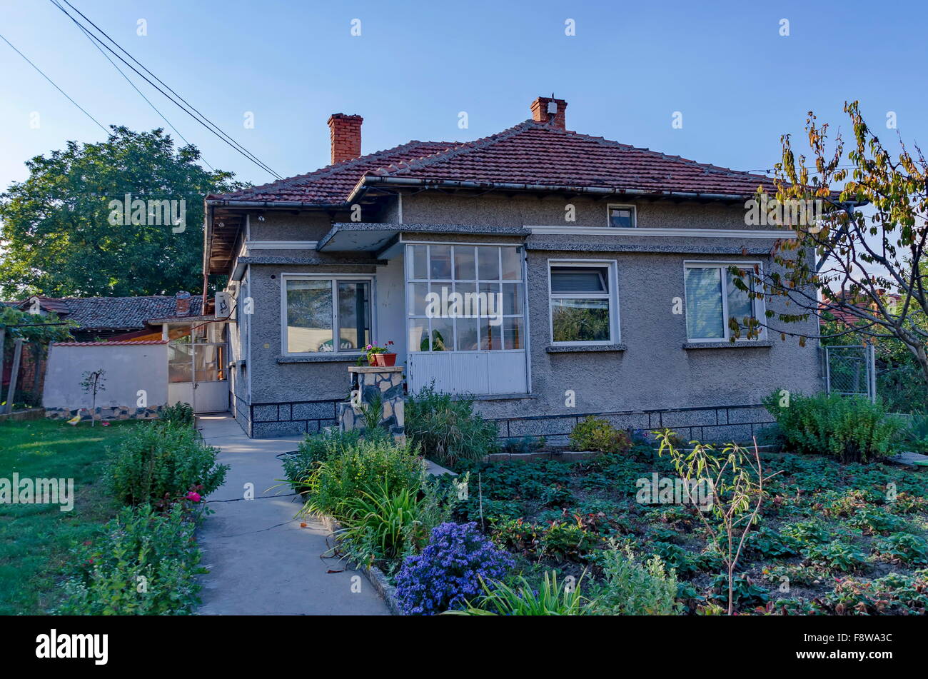 Neat casa familiar en ciudad Zavet, Bulgaria Foto de stock