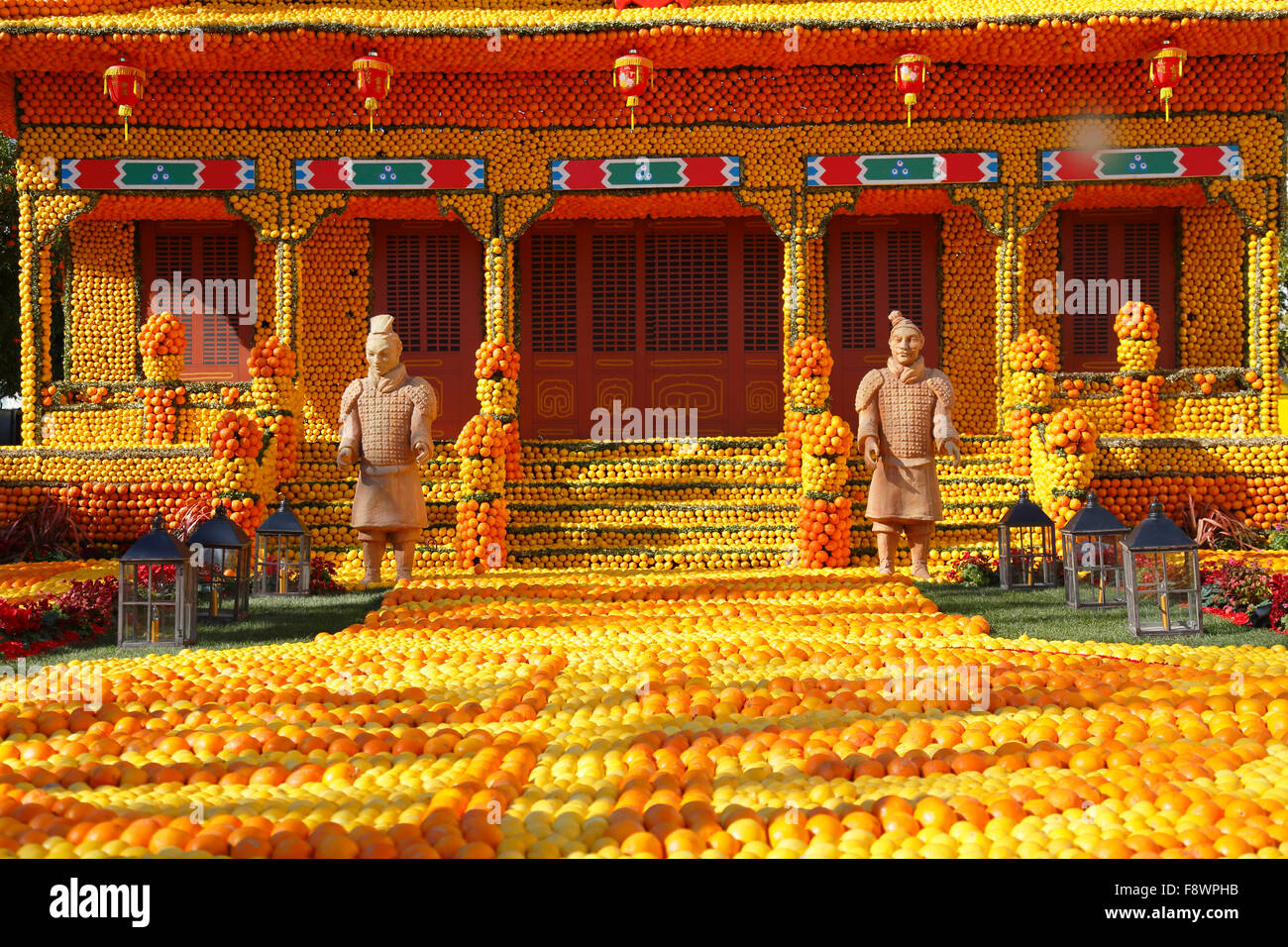 82º Festival del Limón, Fête du Citron, Pabellón chino de limones y naranjas, Jardines Bioves, Menton Foto de stock