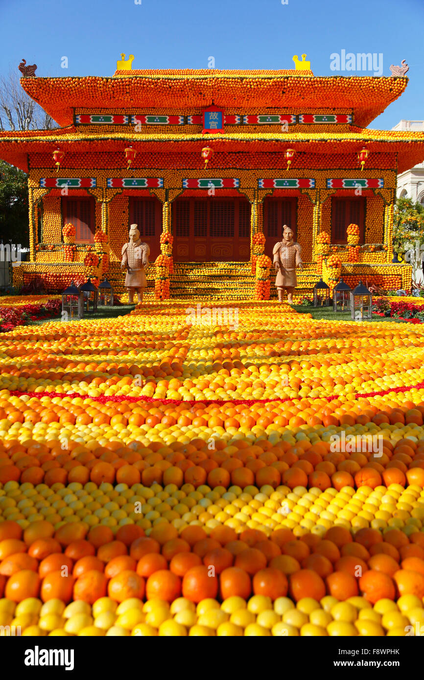 82º Festival del Limón, Fête du Citron, Pabellón chino de limones y naranjas, Jardines Bioves, Menton Foto de stock