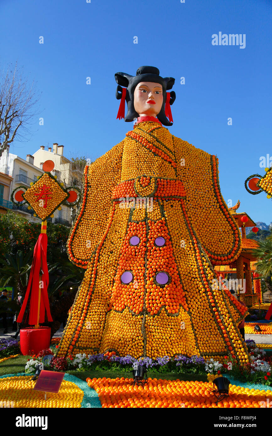 82º Festival del Limón, Fête du Citron, China figura femenina hecha de limones y naranjas, Jardines Bioves, Menton Foto de stock
