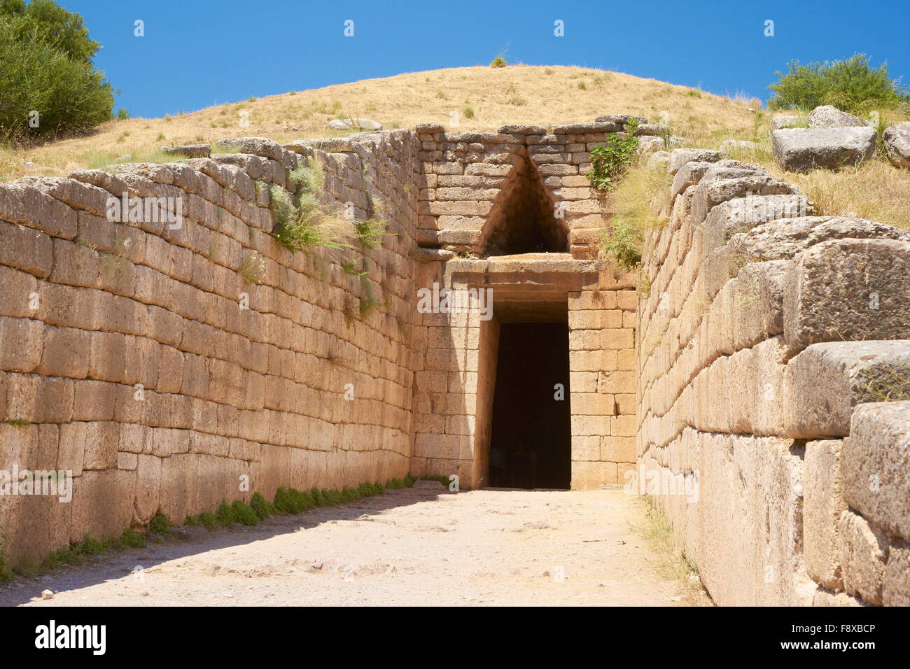 El Tesoro de Atreo en los sitios arqueológicos de Micenas (la tumba de Agamenón), Grecia Foto de stock