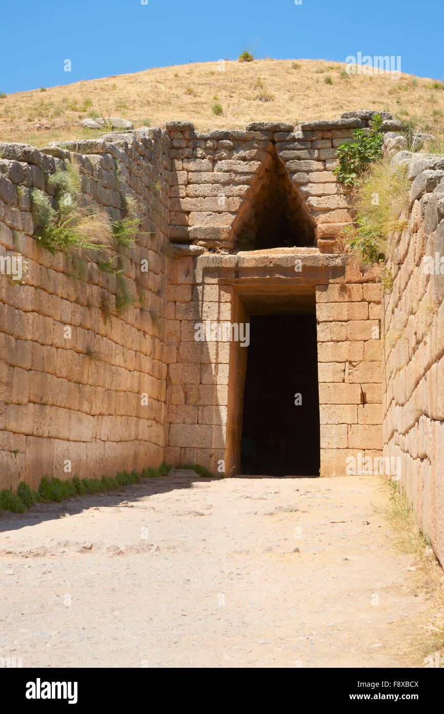 El Tesoro de Atreo en los sitios arqueológicos de Micenas (la tumba de Agamenón), Grecia Foto de stock