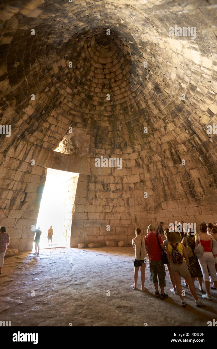 El Tesoro de Atreo en los sitios arqueológicos de Micenas (la tumba de Agamenón), Grecia Foto de stock