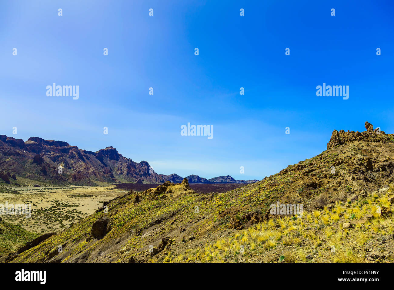 Paisaje de las montañas en el Parque Nacional del Teide en Tenerife, Islas Canarias en España en el día Foto de stock