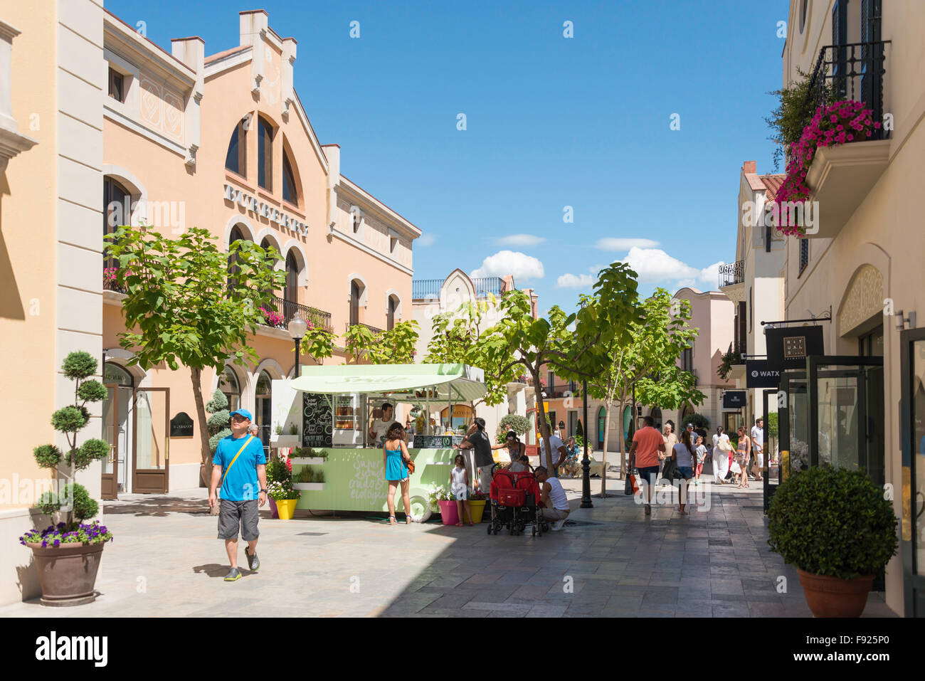 La Roca Village (Designer Outlet Shopping), La Roca del Vallès, Barcelona,  Province of Barcelona, Catalonia, Spain Stock Photo - Alamy
