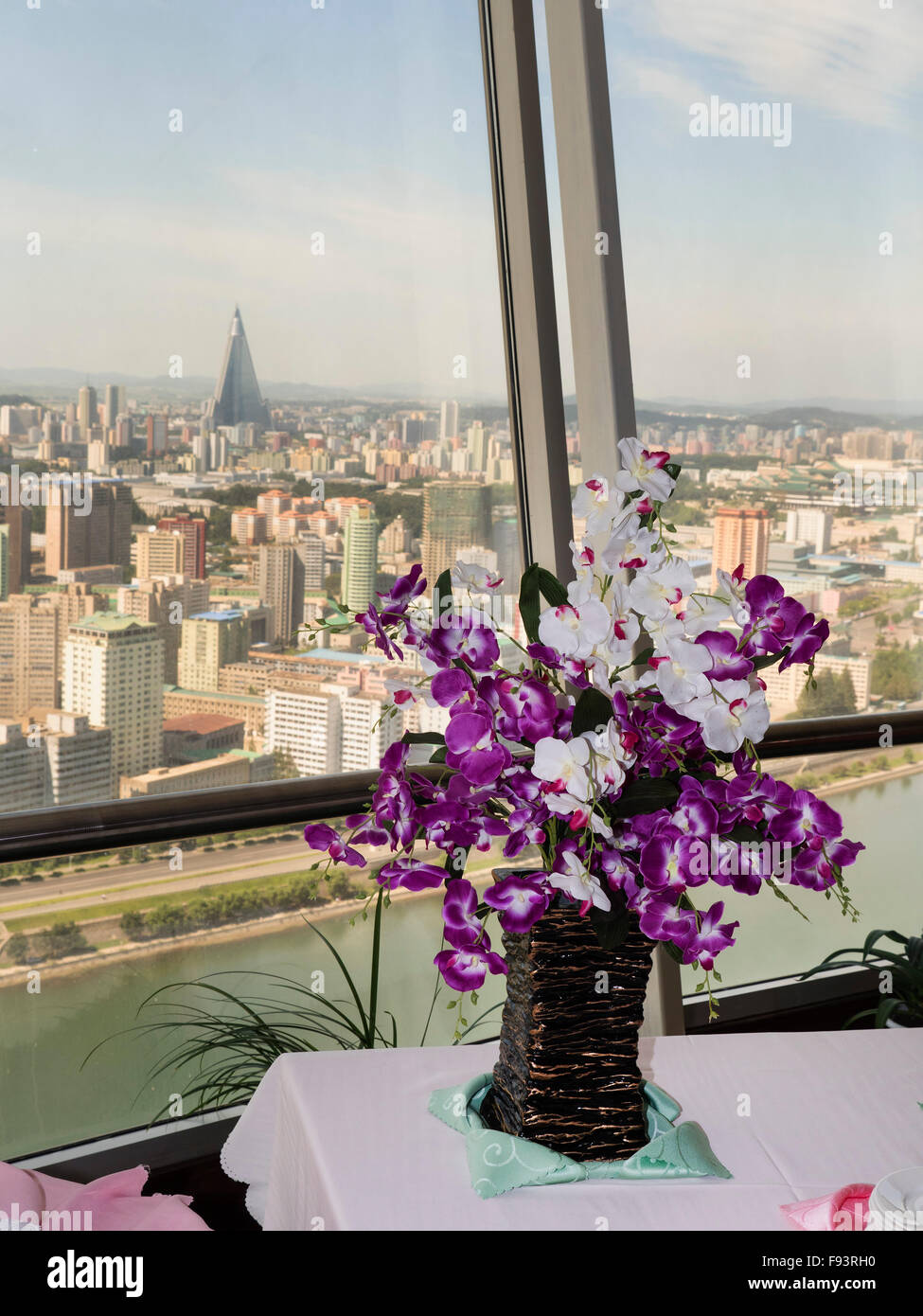 El restaurante giratorio en Yanggakdo-Hotel, Pyonyang, Corea del Norte, Asia Foto de stock