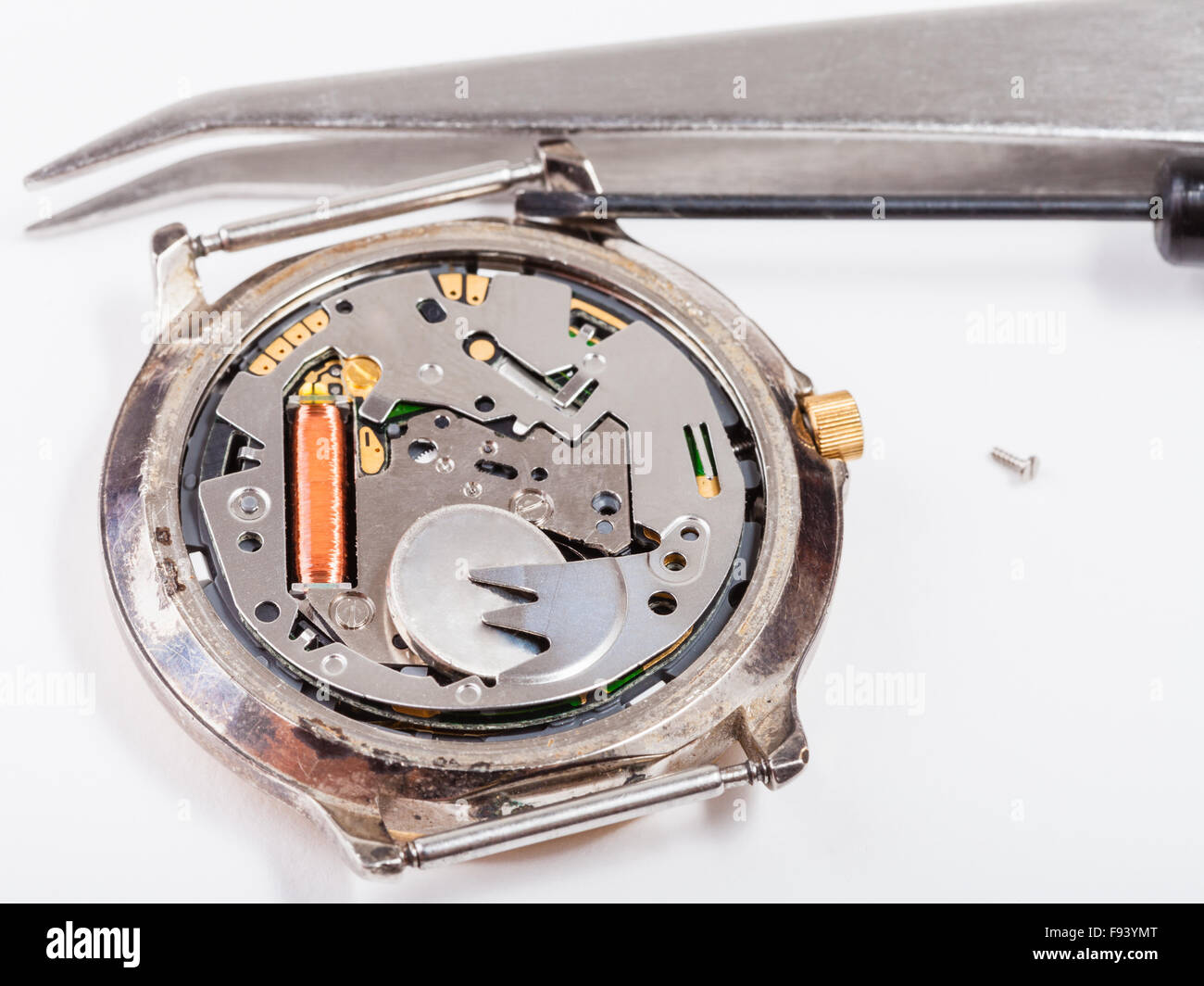 Reparación de reloj - Herramientas y sustitución de batería de reloj de  cuarzo cerrar Fotografía de stock - Alamy