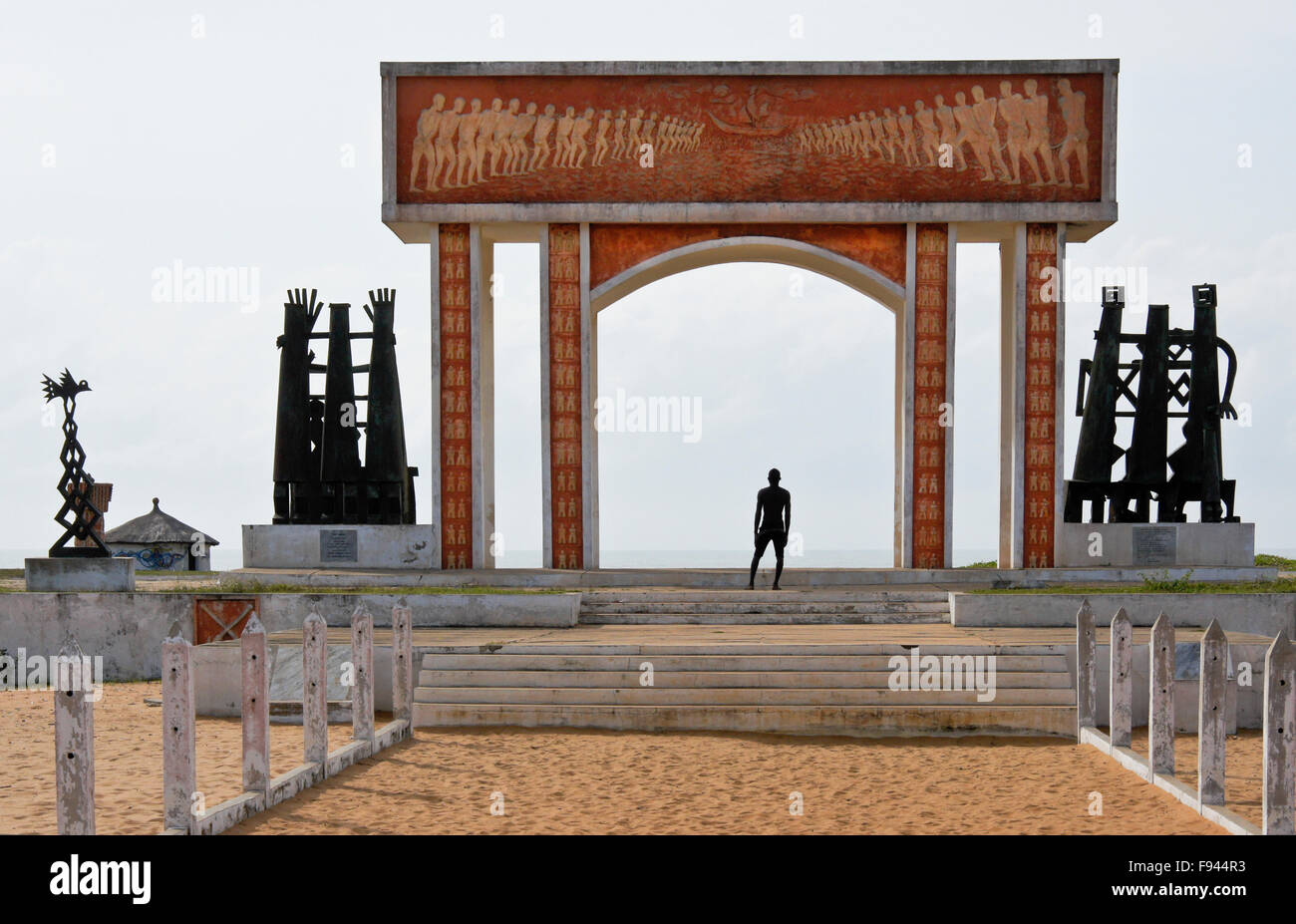 Puerta de No Retorno memorial a esclavos, de Ouidah, Benin Fotografía de  stock - Alamy
