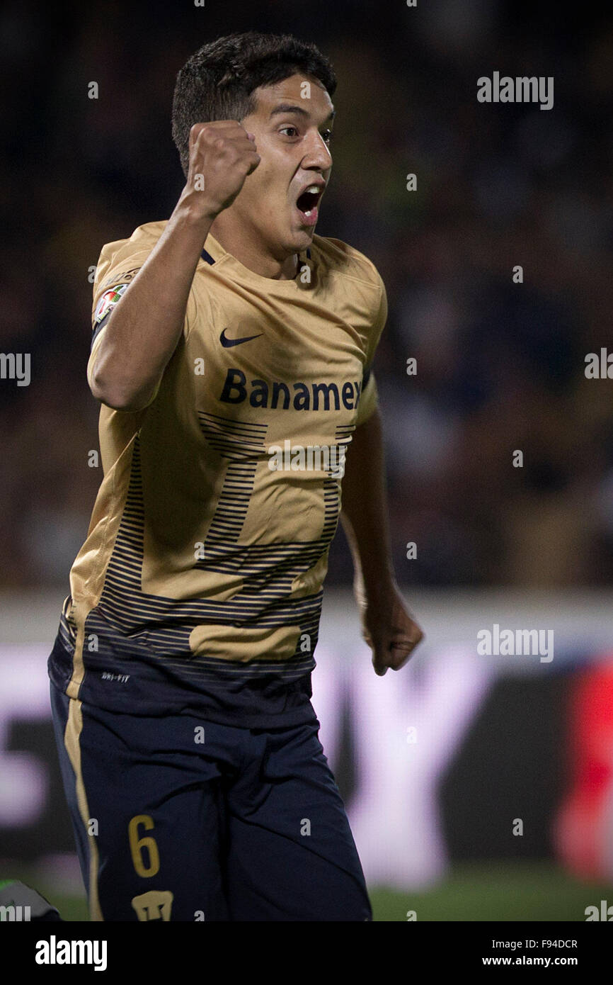Ciudad de México, México. 13 dic, 2015. Silvio Torales de Pumas celebra  tras anotar durante la final del torneo Apertura de la Liga MX contra  Tigres en la Ciudad de México, capital