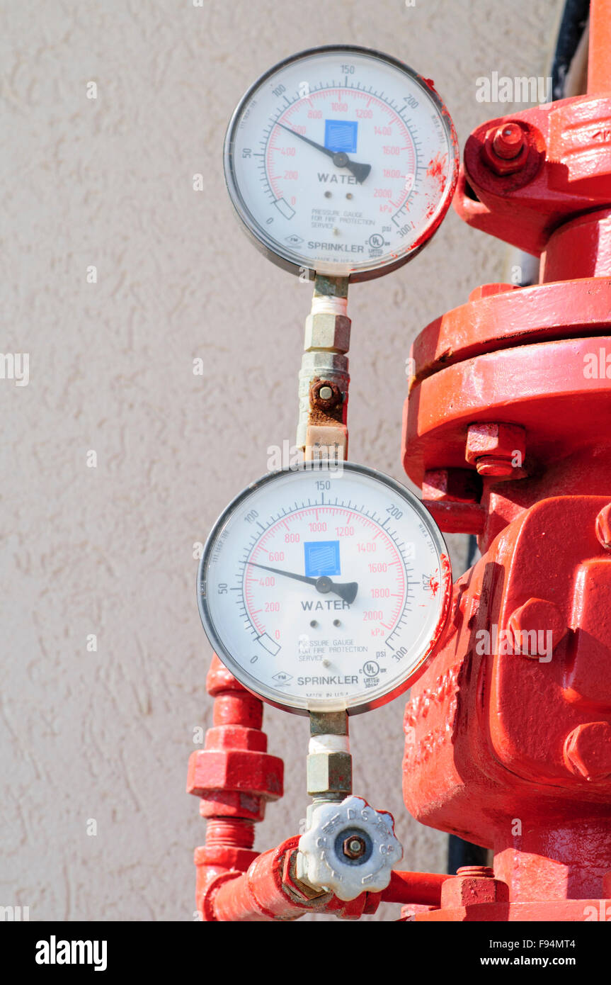 Medidor de presión de agua fotografías e imágenes de alta