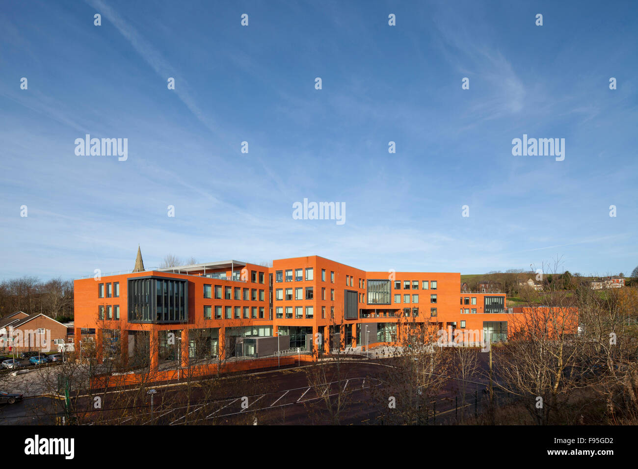 Waterhead Academia, Oldham. Vista lejana del exterior del Waterhead Academy. Foto de stock