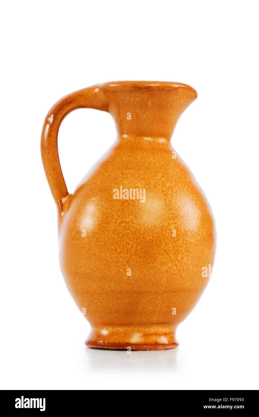 Tinajas de barro aislado en el fondo blanco Fotografía de stock - Alamy