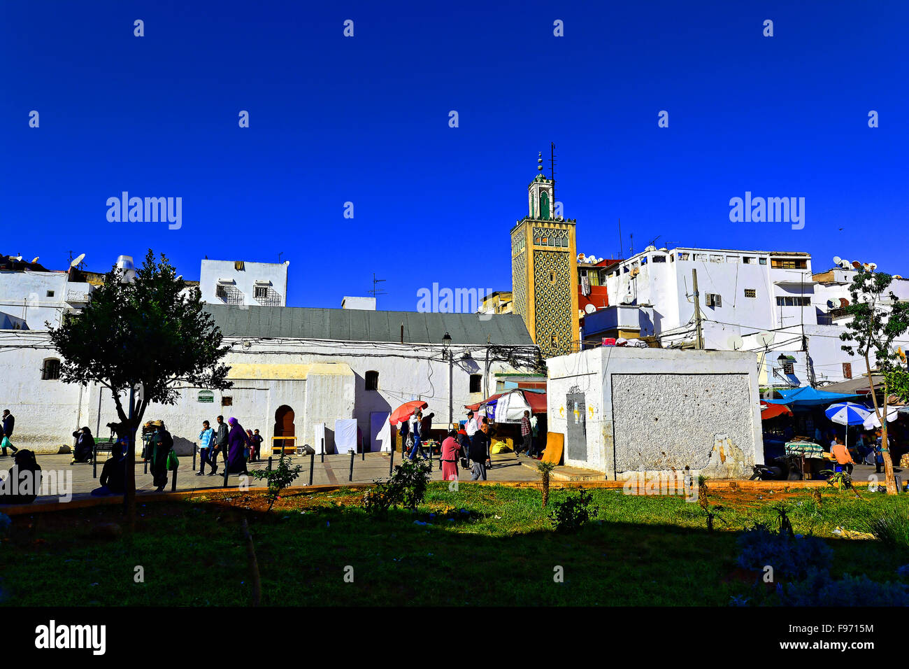 Casablanca Marruecos medina antigua mezquita y tiendas Foto de stock