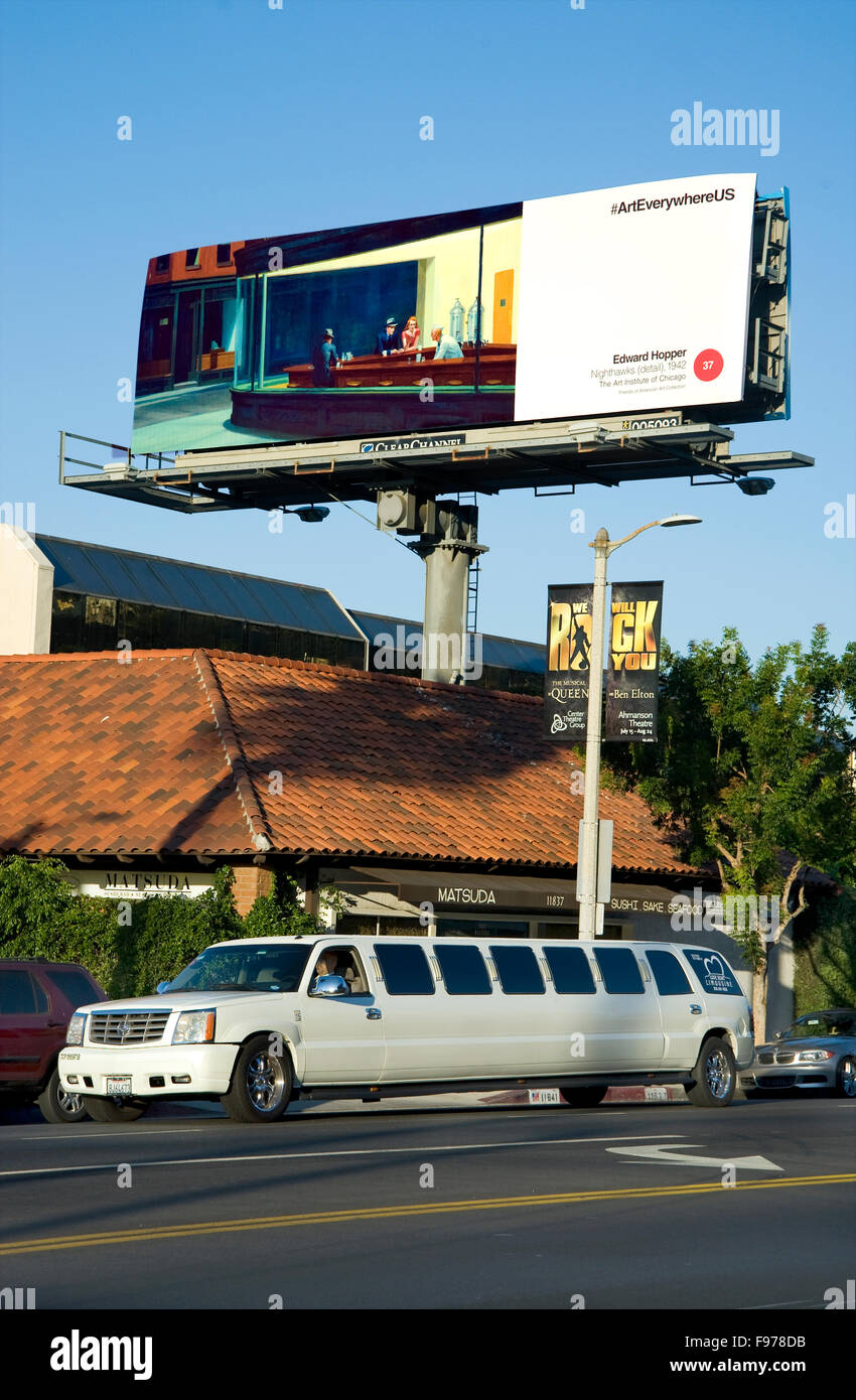 Un fino arte pintura de Edward Hopper es reproducido en una cartelera comercial grande más de Ventura Blvd. En el Valle de San Fernando, área de Los Angeles, California durante el evento de arte por todas partes. Foto de stock