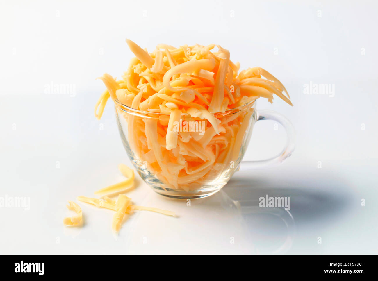 Queso amarillo rallado fotografías e imágenes de alta resolución Alamy