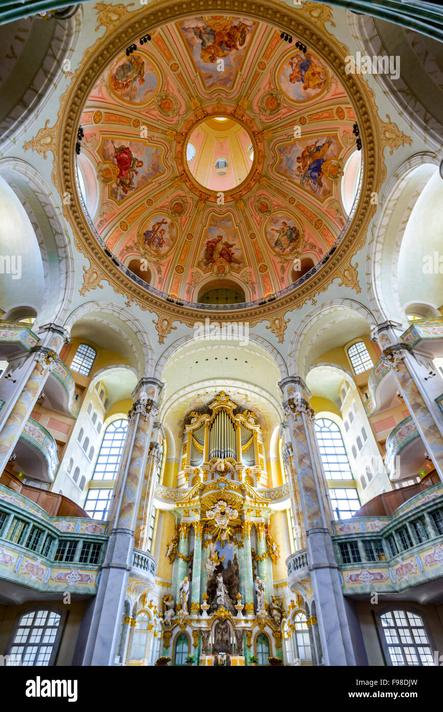 Dresden, Alemania. El interior de la catedral Frauenkirche en Dresda, Sajonia. Frauenkirche se completó en 1743. Foto de stock