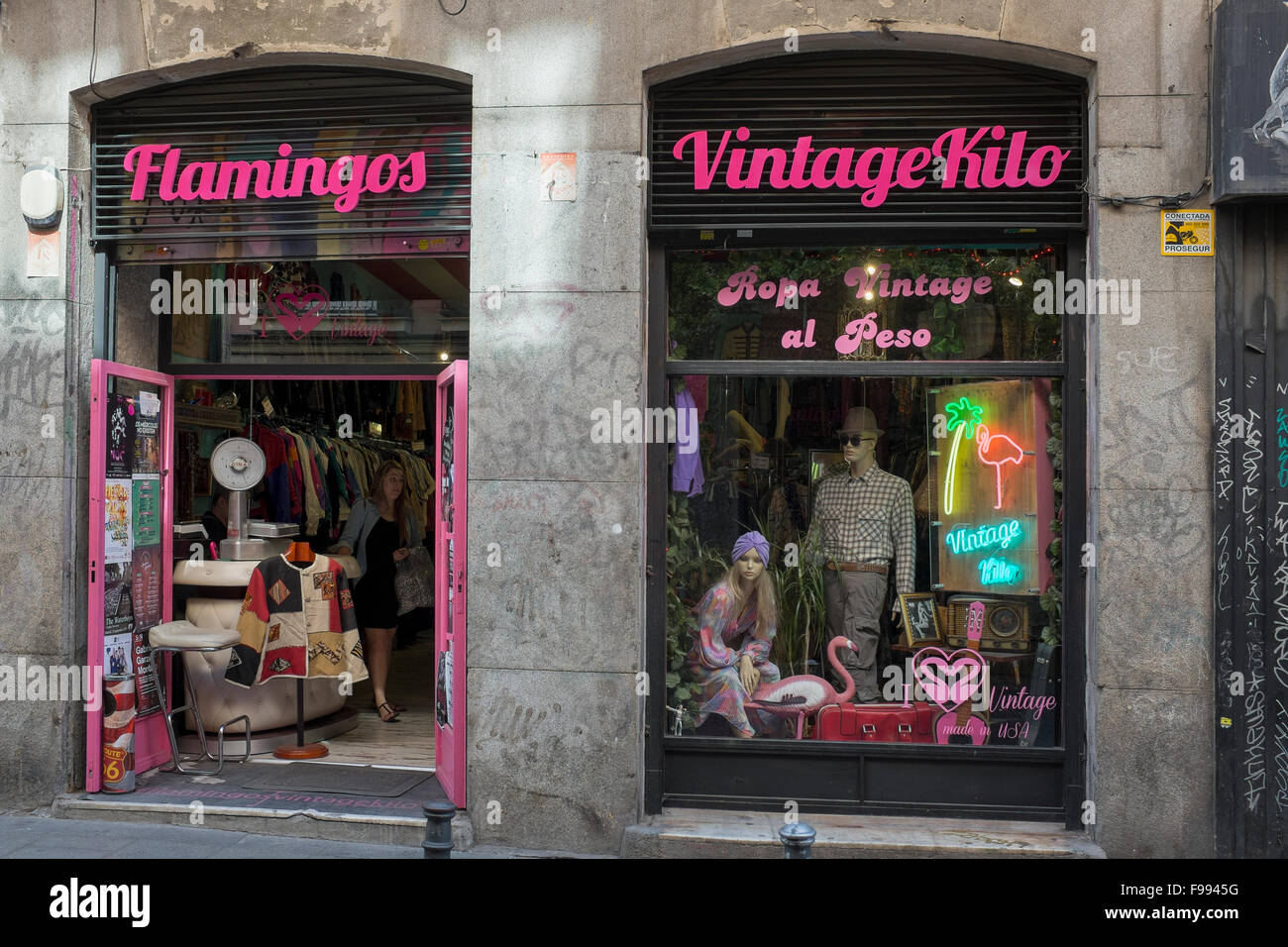 Flamingos Vintage Kilo tienda de moda Fotografía de stock - Alamy