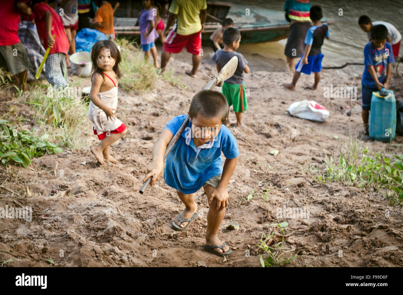 Amazon kids amazon kid amazon village fotografías e imágenes de alta  resolución - Alamy