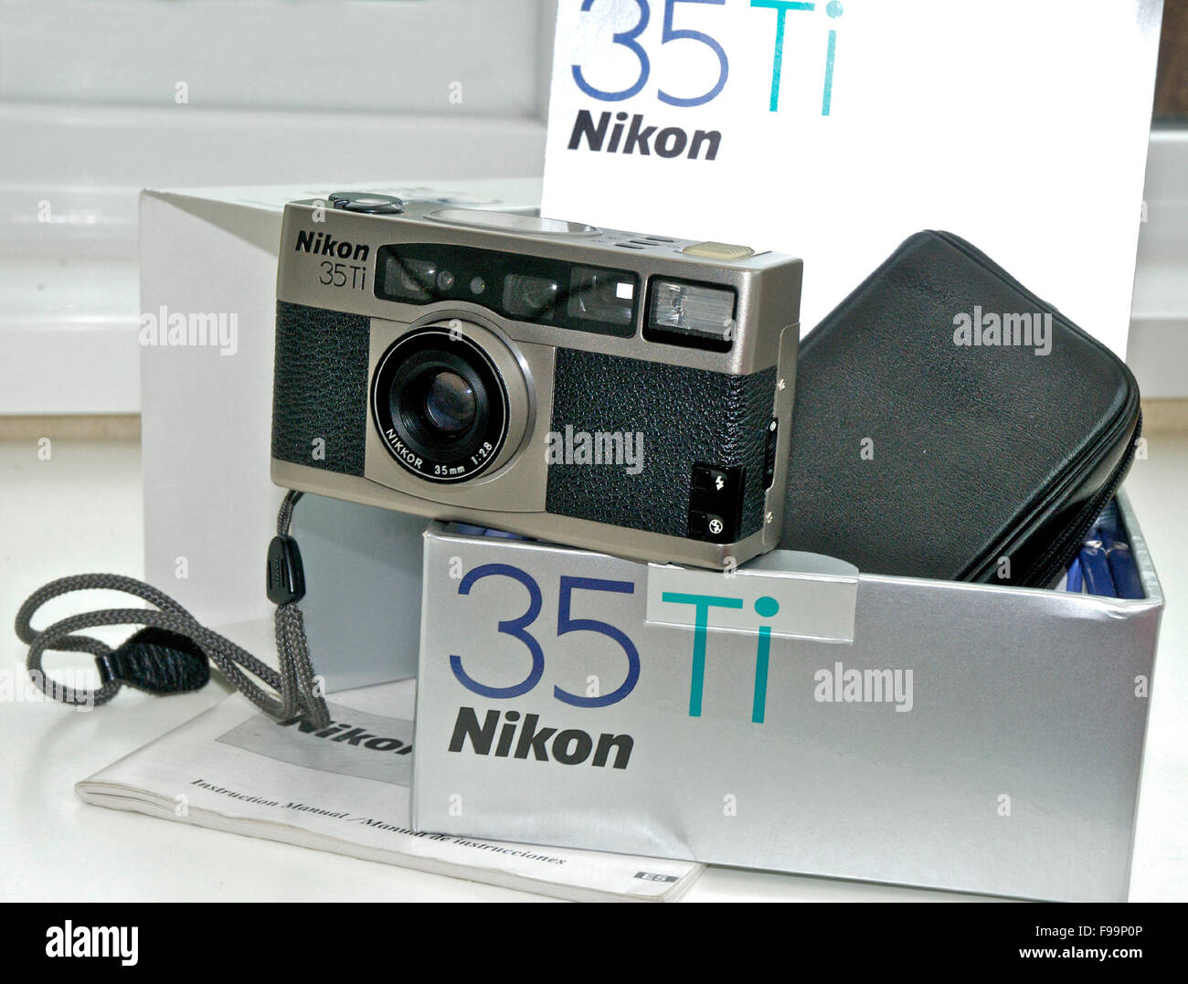 Nikon 35Ti calidad compacto una cámara de película de 35 mm Foto de stock