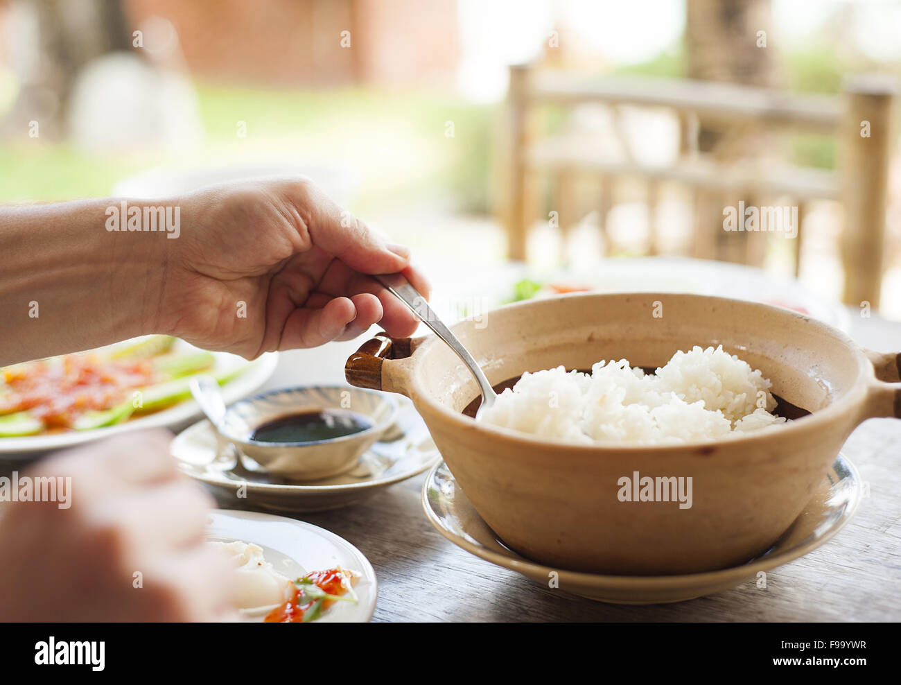 Comida vietnamita asiáticos servidos en forma tradicional Foto de stock