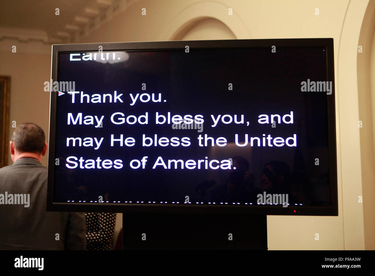 Teleprompter siguiente el Presidente de Estados Unidos, Barack Obama, la declaración sobre el Acuerdo Climático de París en la Sala del Gabinete de la Casa Blanca en Washington, DC, el 12 de diciembre de 2015. Crédito: Dennis Brack/piscina a través del CNP - SIN CABLE SERVICIO - Foto de stock