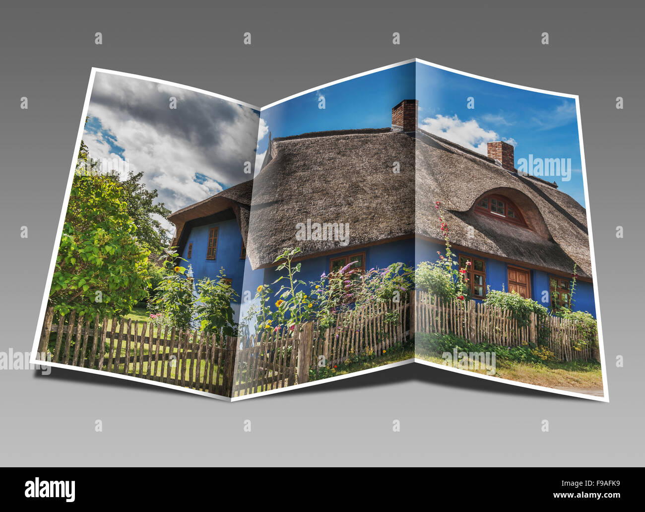 Casa Azul con techo de paja, en la isla de Usedom, Warthe, Mecklemburgo-Pomerania Occidental, Alemania, Europa Foto de stock