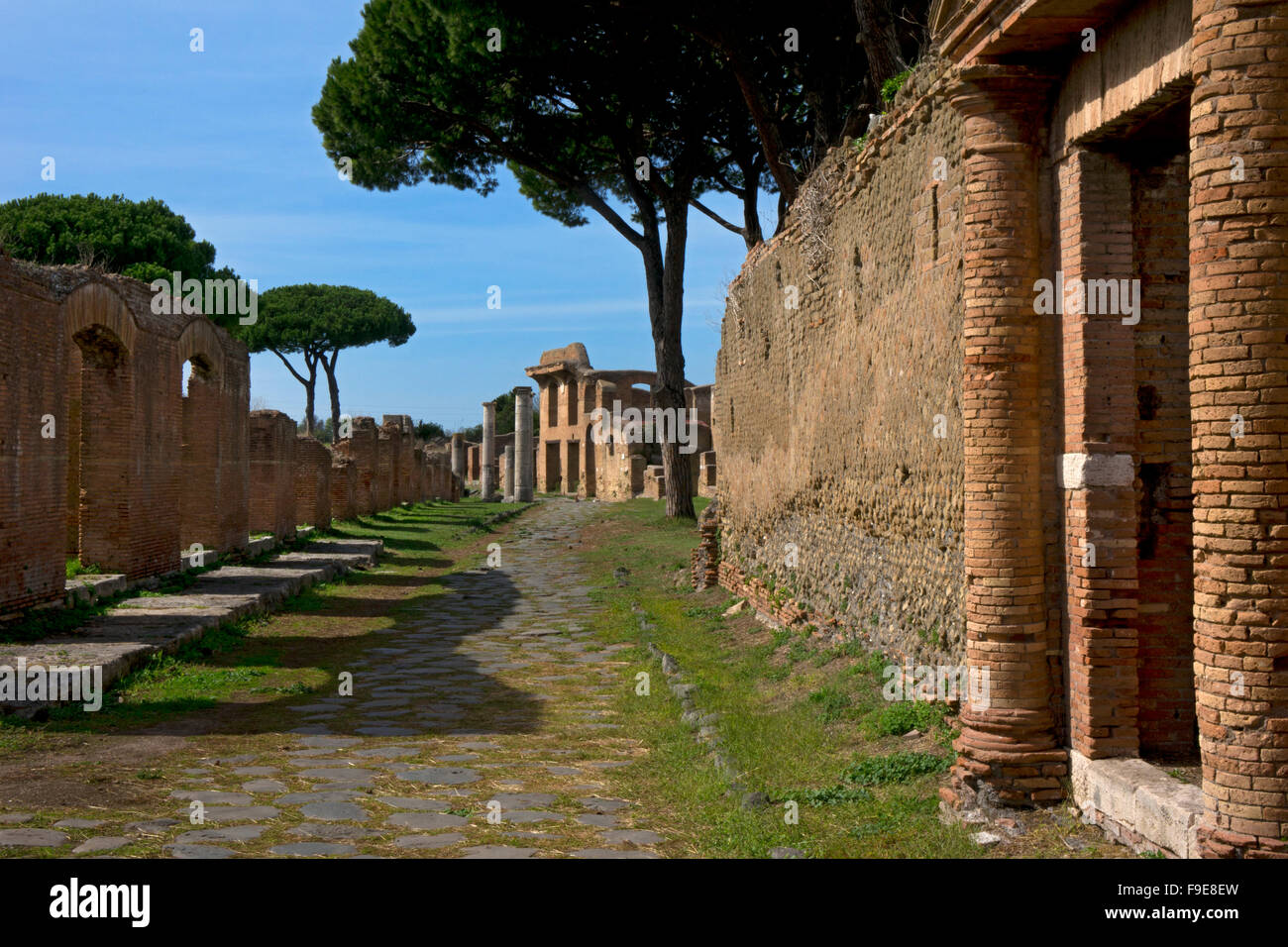 Antiguo puerto romano de Ostia, cerca de Roma, Italia, Europa Fotografía de  stock - Alamy