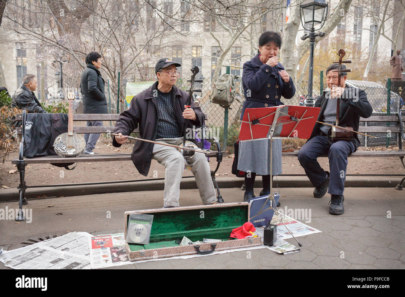 Músicos, Columbus Park, Chinatown, la ciudad de Nueva York, EE.UU. Foto de stock