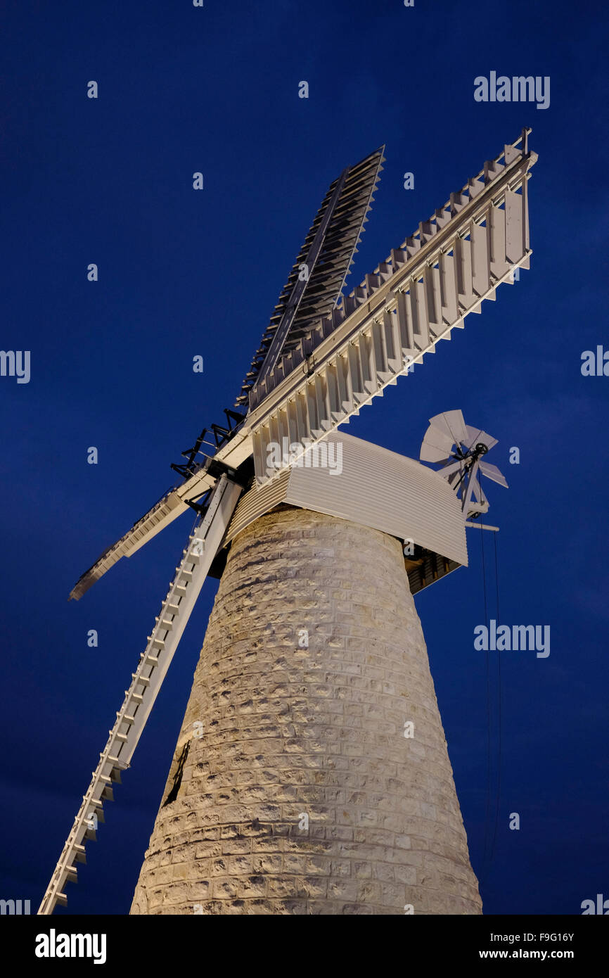 El Montefiore Windmill en Yemin Moshe el primer barrio judío construido fuera de las murallas de la Ciudad Vieja de Jerusalén ISRAEL Foto de stock