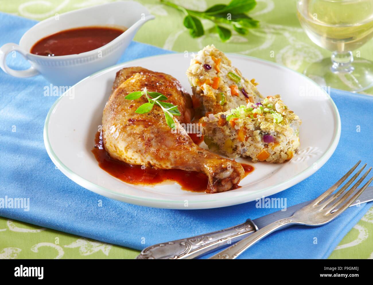 Pollo con cebada Pudding (paso a paso). Foto de stock