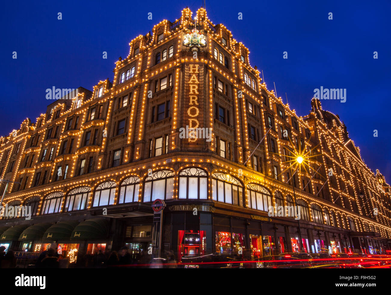 Londres, Reino Unido - 16 DE DICIEMBRE 2015: Una vista de la famosa tienda Harrods en Londres, el 16 de diciembre de 2015. El Harrods br Foto de stock