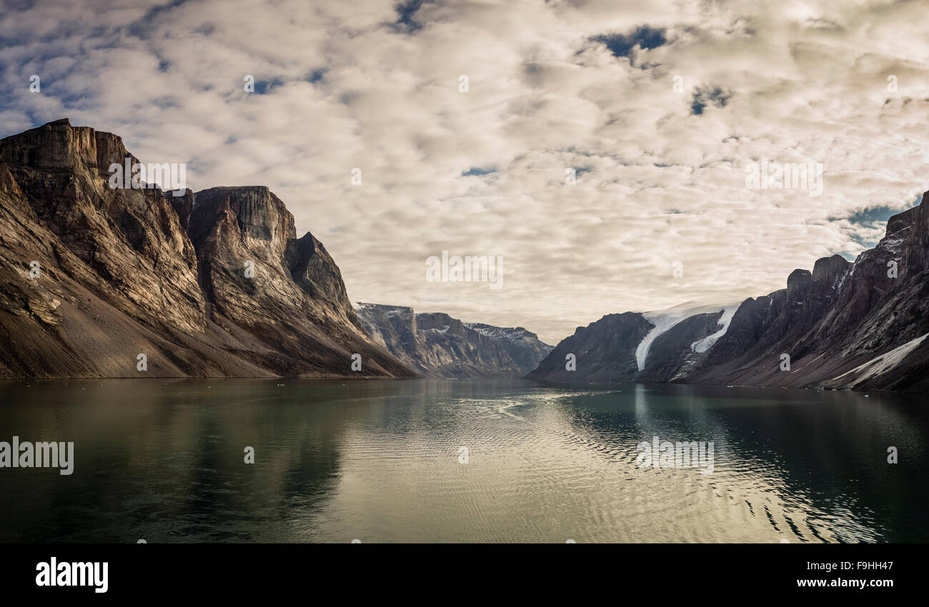 Fiordo helado noreste de fiordos de la Isla Baffin, Canadá Foto de stock
