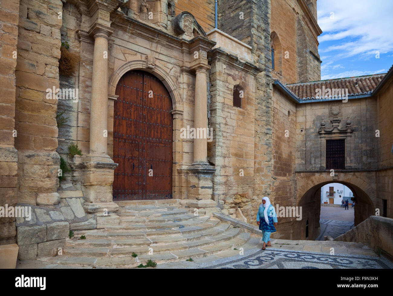 La Iglesia Mayor de Santa María de la Encarnación, con mosaico de guijarros en Alhama de Granada, provincia de Granada, España Foto de stock