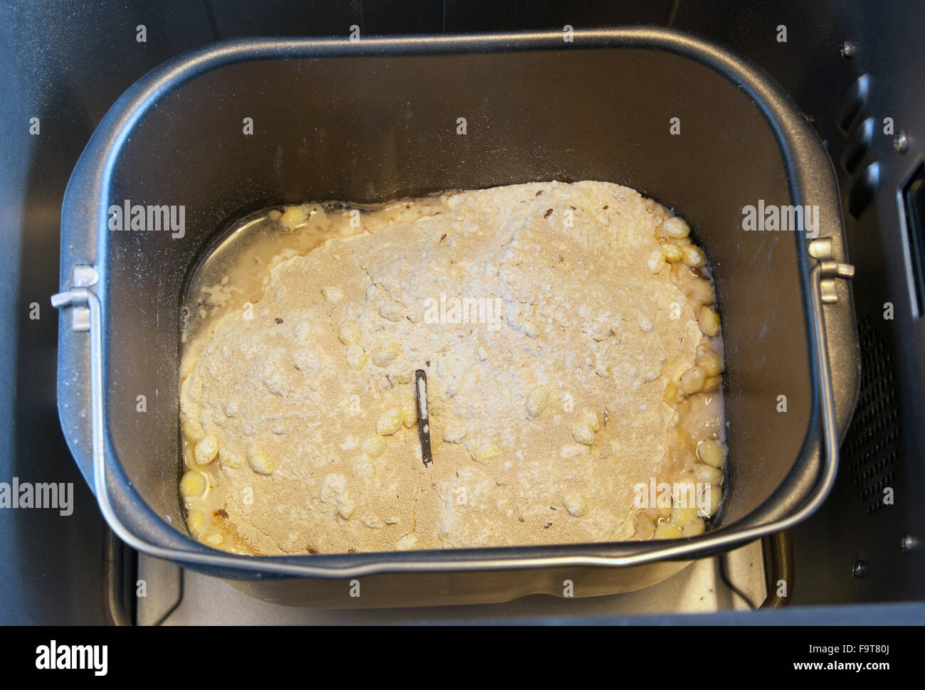 Multi-mezcla para pan de grano en un pan maker Foto de stock
