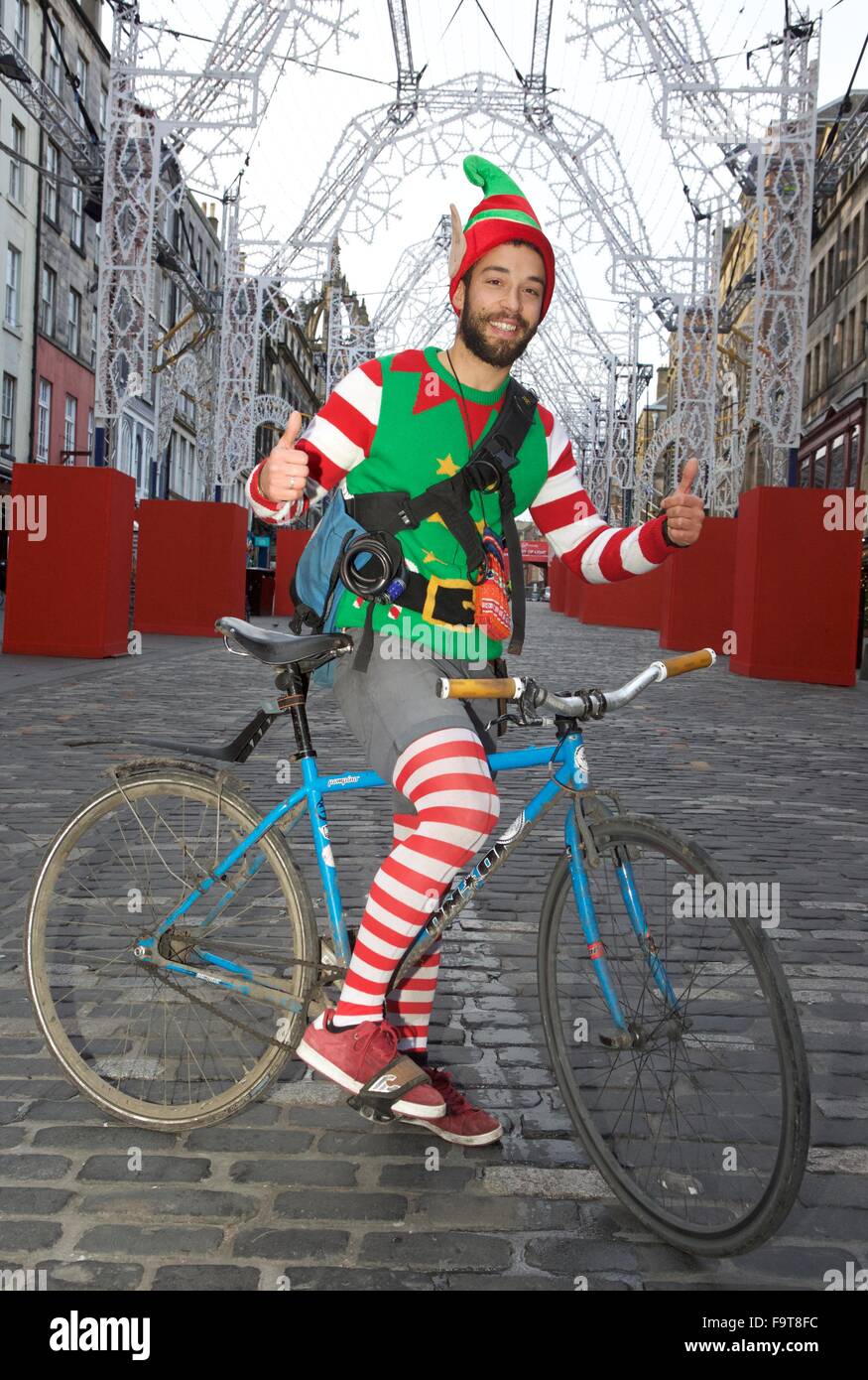 Edimburgo, Escocia, Reino Unido. El 18 de diciembre de 2015. Bicicleta de  Edimburgo courier, Nene de Candelario, no se acaba de entregar sus paquetes  esta Navidad, pero también estará dando un regalo