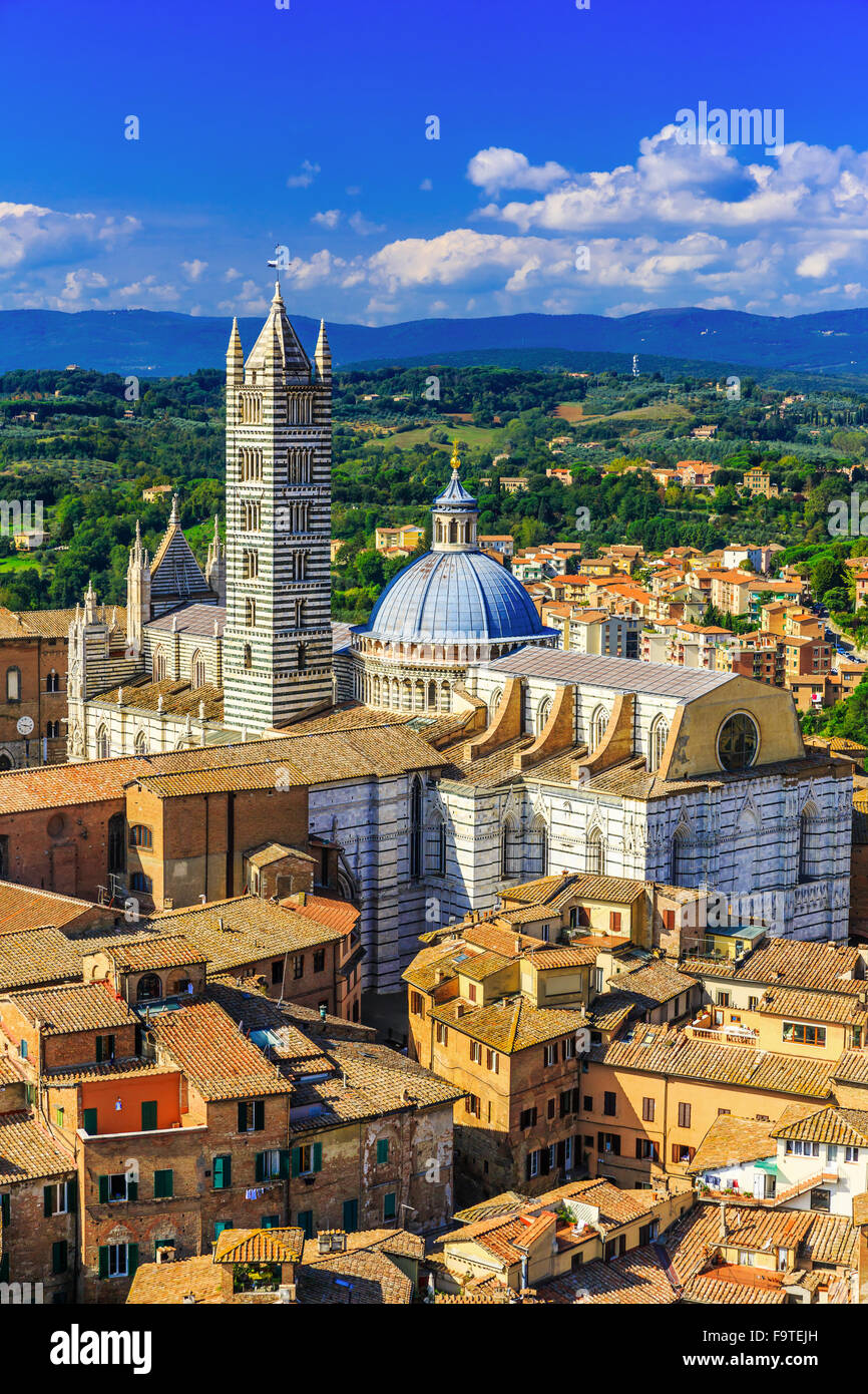 Siena, Italia. La ciudad medieval de Siena en el sur de la Toscana, Italia Foto de stock