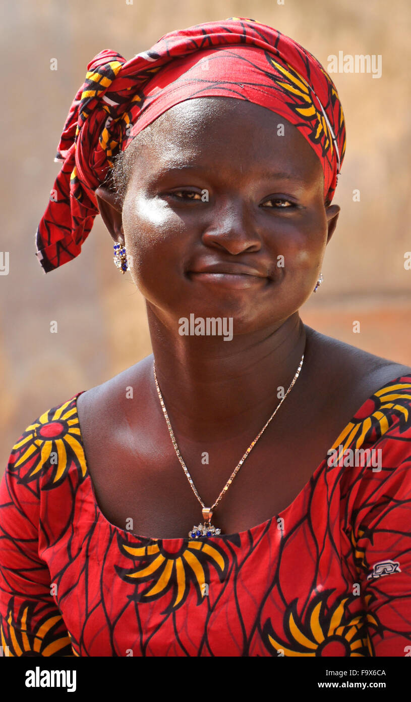 Bella mujer en traje tradicional, Lomé, Togo Fotografía de stock - Alamy