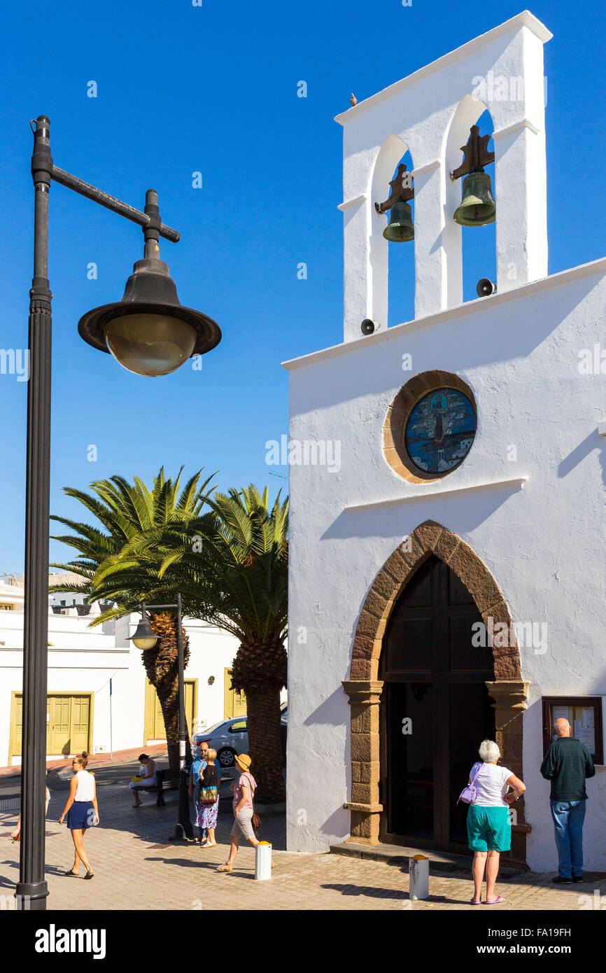 La pequeña iglesia, Puerto del Carmen, Lanzarote, Islas Canarias, España, sur de Europa Foto de stock