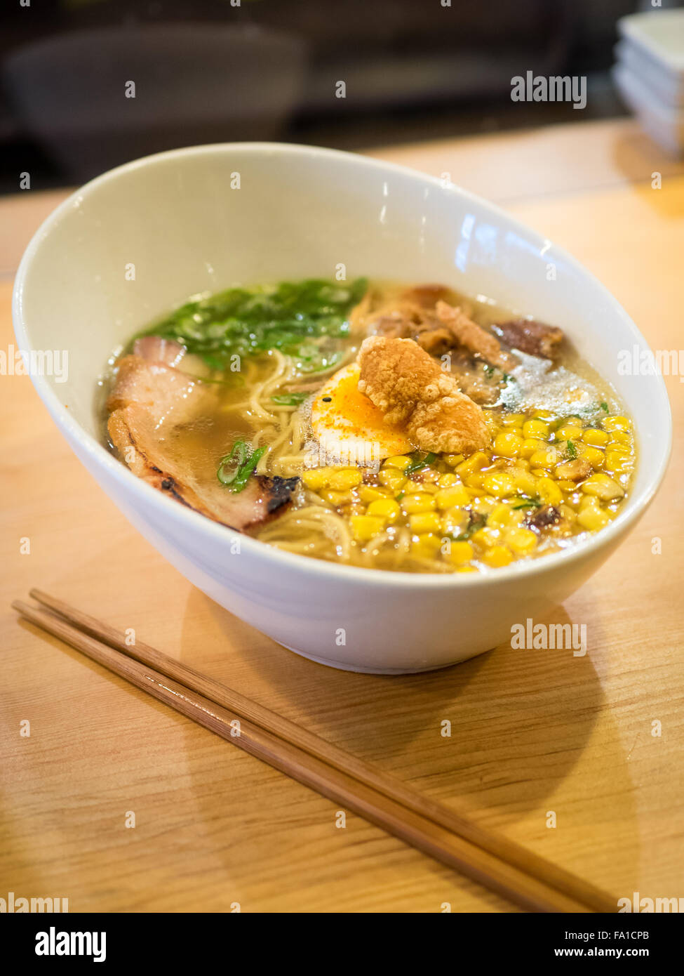 Los fideos ramen japonés (prairie cerdo) desde la tienda de fideos de la Pradera en Edmonton, Alberta, Canadá. Foto de stock