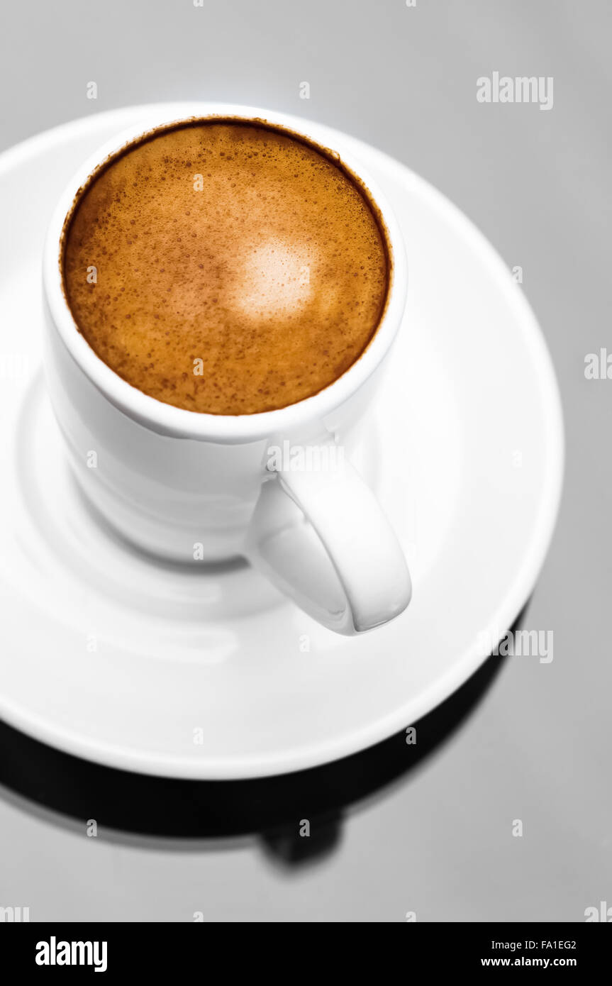 Taza de café espresso macro cierre neutro Foto de stock