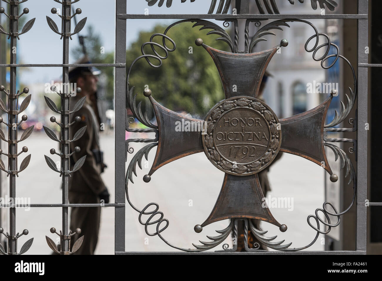 Varsovia, Polonia - Julio 08: La Tumba del Soldado Desconocido en la plaza Pilsudski, en Julio 08, 2015. La Tumba de los desconocidos con etern Foto de stock