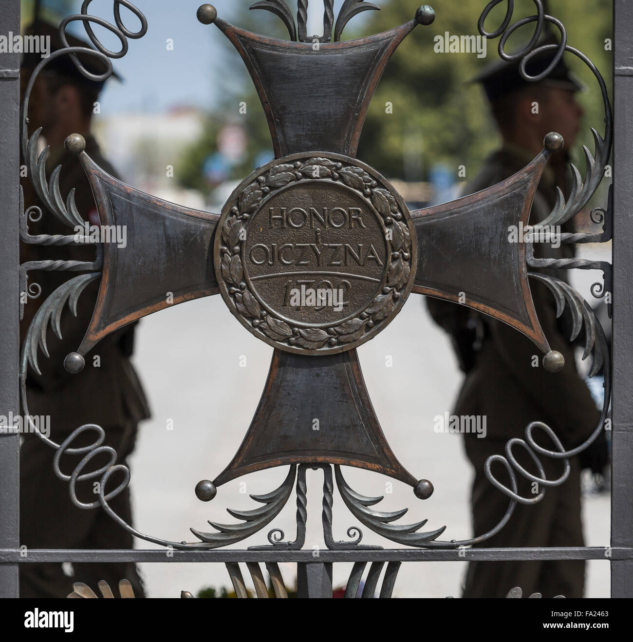 Varsovia, Polonia - Julio 08: La Tumba del Soldado Desconocido en la plaza Pilsudski, en Julio 08, 2015. La Tumba de los desconocidos con etern Foto de stock