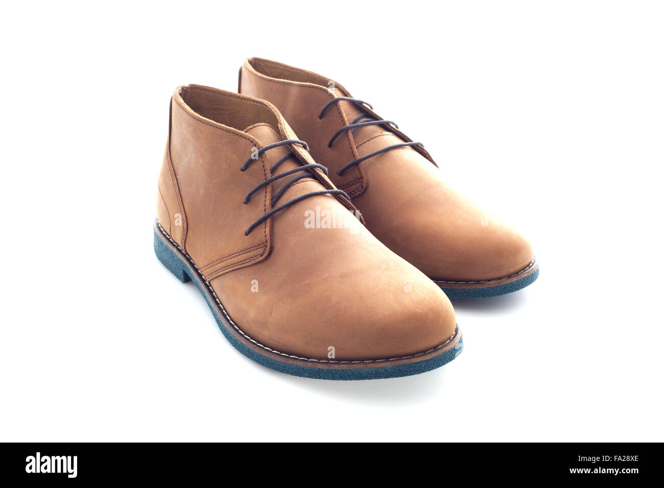 Par de Mens zapatos de ante sobre un fondo blanco Fotografía de stock -  Alamy