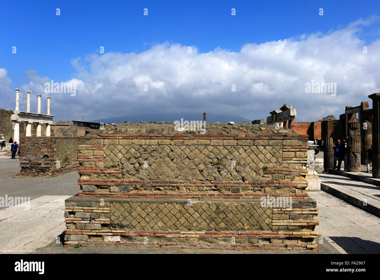 La zona del Foro de Pompeya, la ciudad romana sepultada en lava, cerca de la ciudad de Nápoles, la Lista del Patrimonio Mundial de la UNESCO de 1997, región de Campania Foto de stock