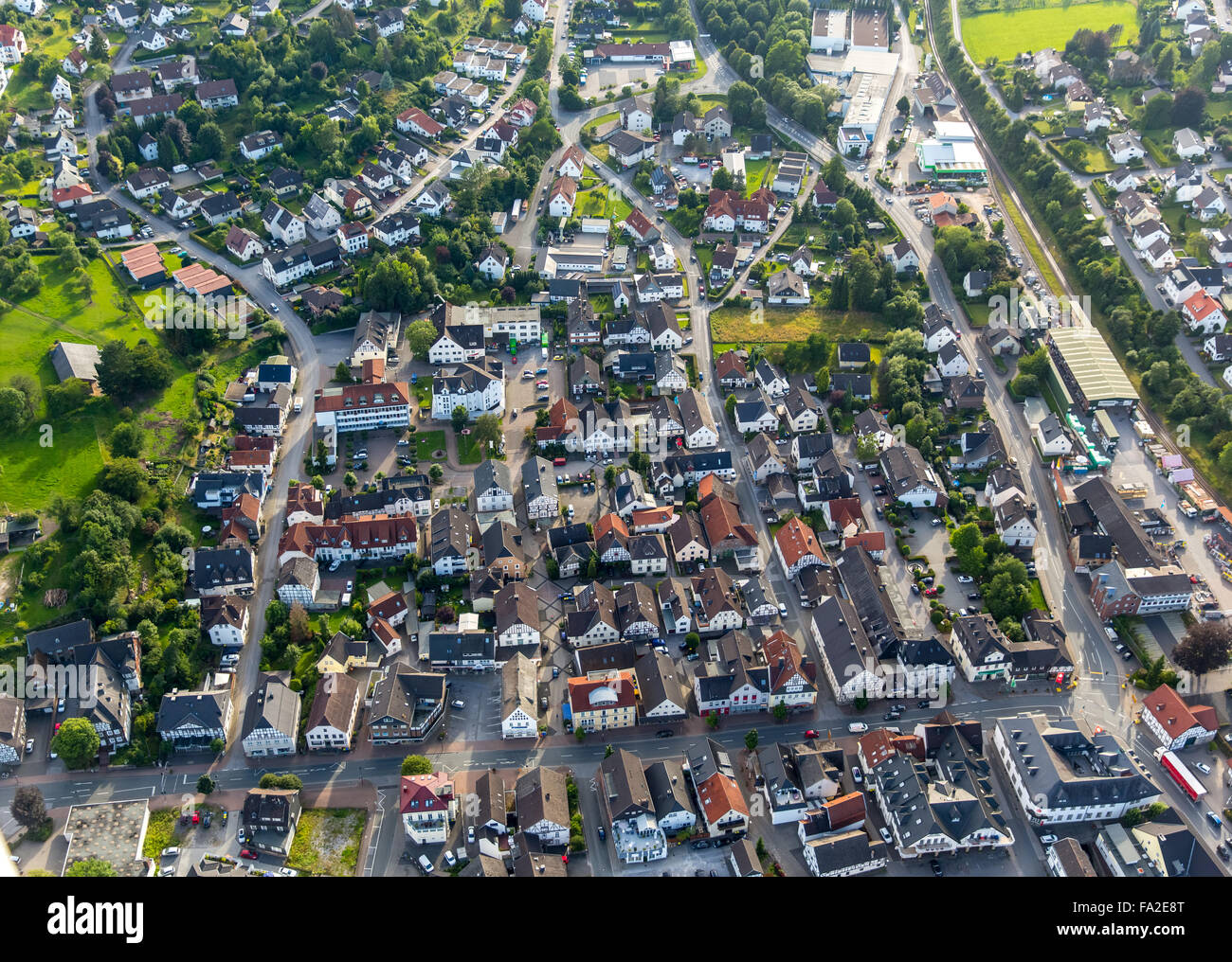 Vista aérea, centro de la ciudad, Ayuntamiento, Balve, la región de Sauerland, Renania del Norte-Westfalia, Alemania, Europa, vista aérea, Foto de stock