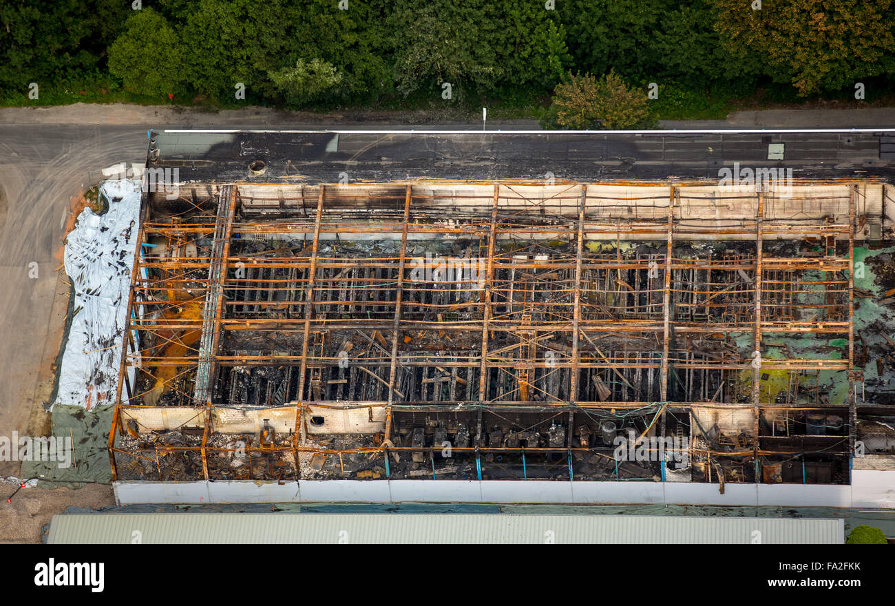 Vista aérea de la compañía al quemado, gramos en la zona industrial de Wästertal, daño por incendio, daños por fuego, Warstein, distrito de Soest, Foto de stock