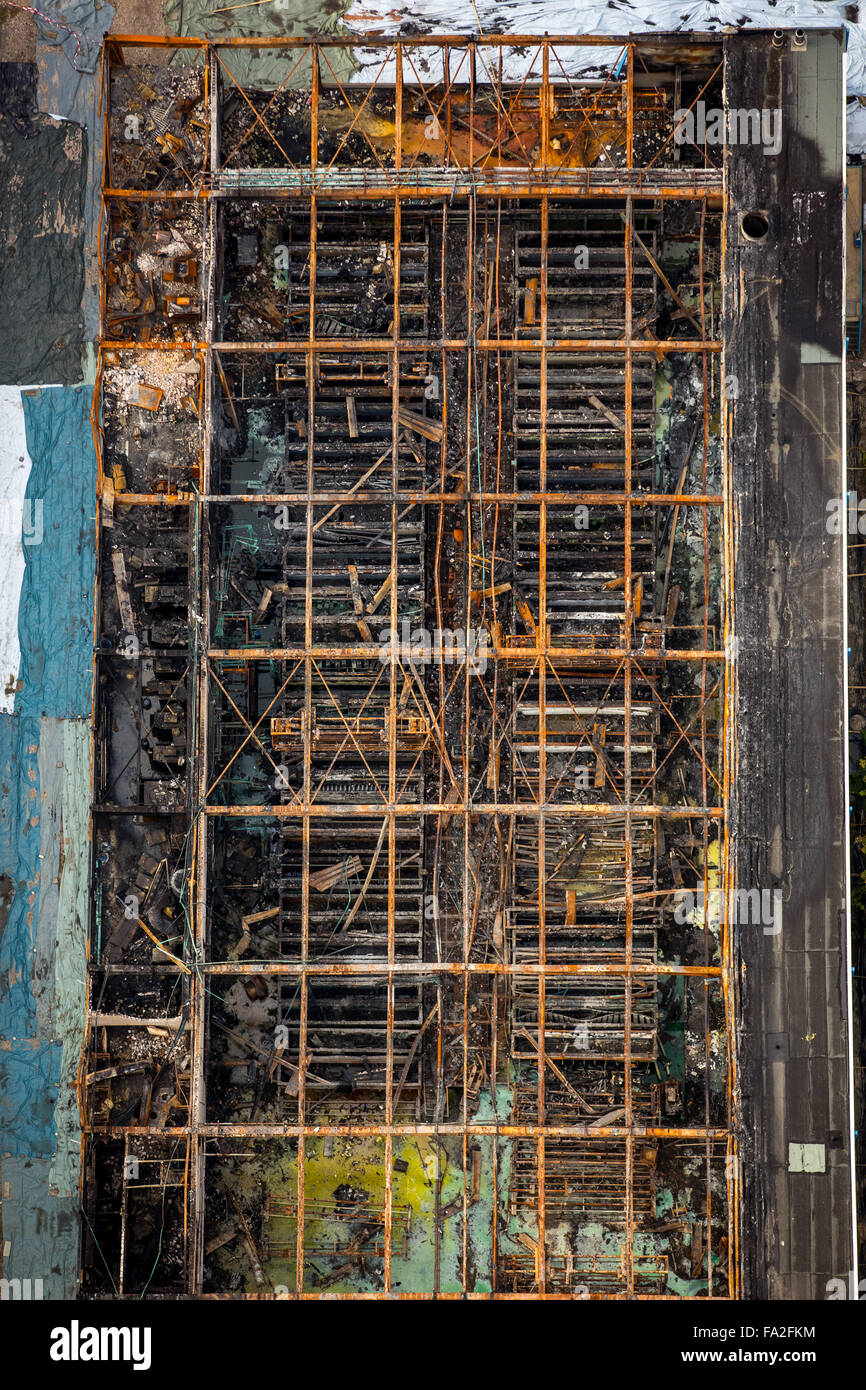 Vista aérea de la compañía al quemado, gramos en la zona industrial de Wästertal, daño por incendio, daños por fuego, Warstein, distrito de Soest, Foto de stock