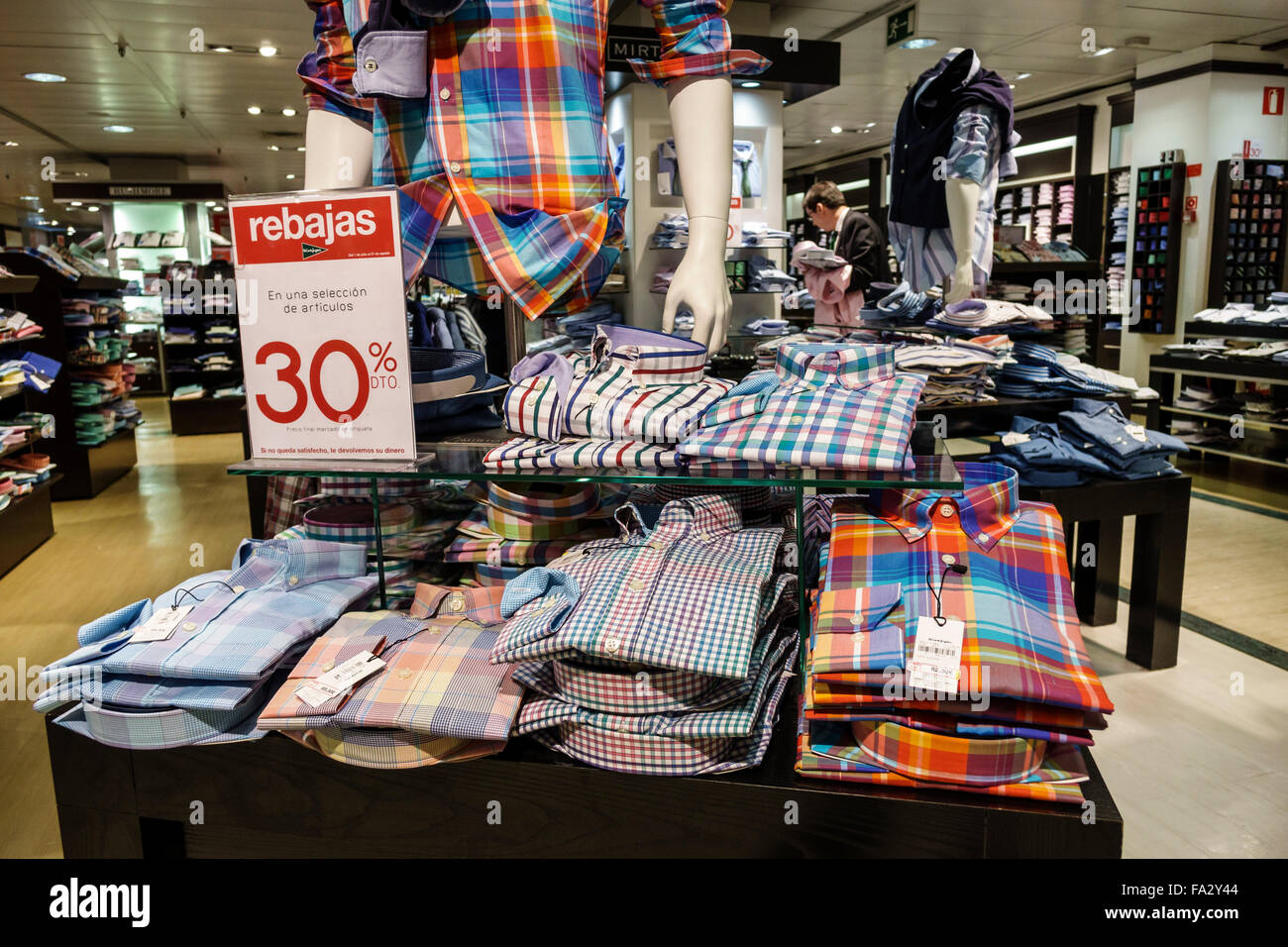 Clothing stores, spain fotografías e imágenes de alta resolución - Alamy