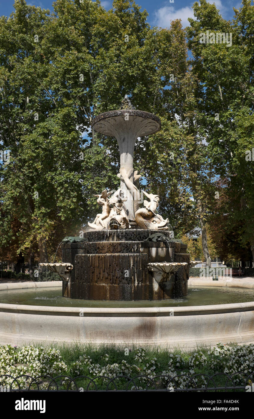 Fuente Parque del Retiro de Madrid Foto de stock